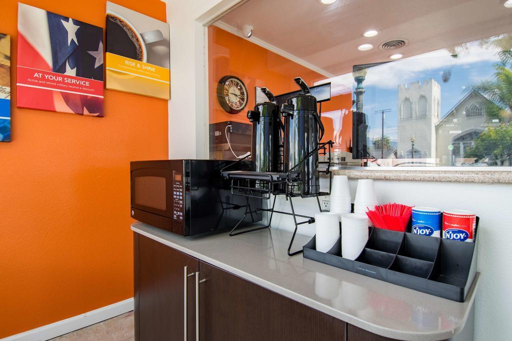 Motel 6-San Bernardino, Ca - Downtown Dış mekan fotoğraf